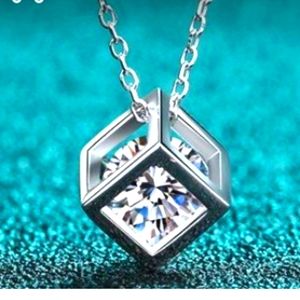 Gem in a Cube Necklace!! Silvertone Costume Jewelry. NWOT